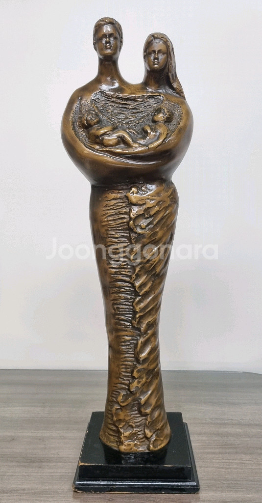 아티스트 조각상 한점판매합니다. 재질은. 동--0