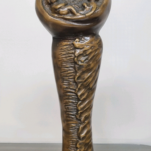 아티스트 조각상 한점판매합니다. 재질은. 동