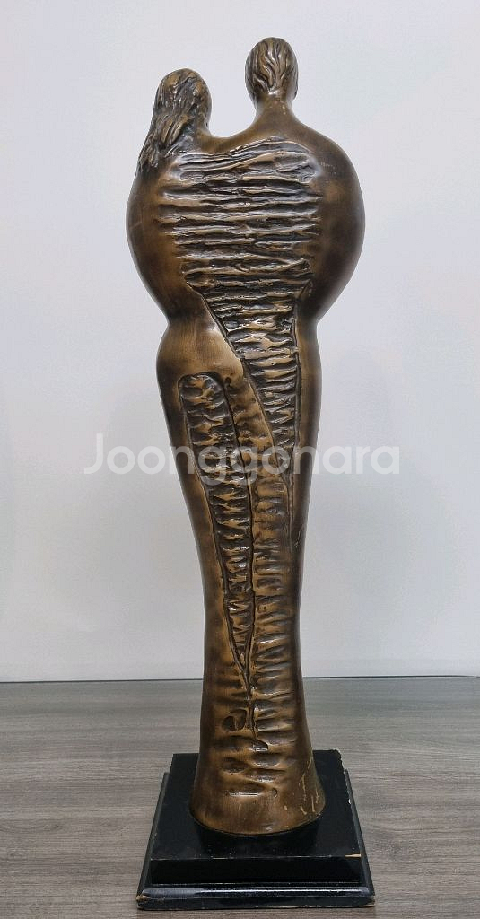 아티스트 조각상 한점판매합니다. 재질은. 동--1