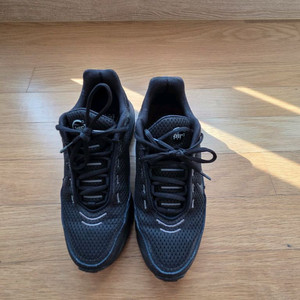 나이키 에어맥스 운동화 245사이즈.올블랙.