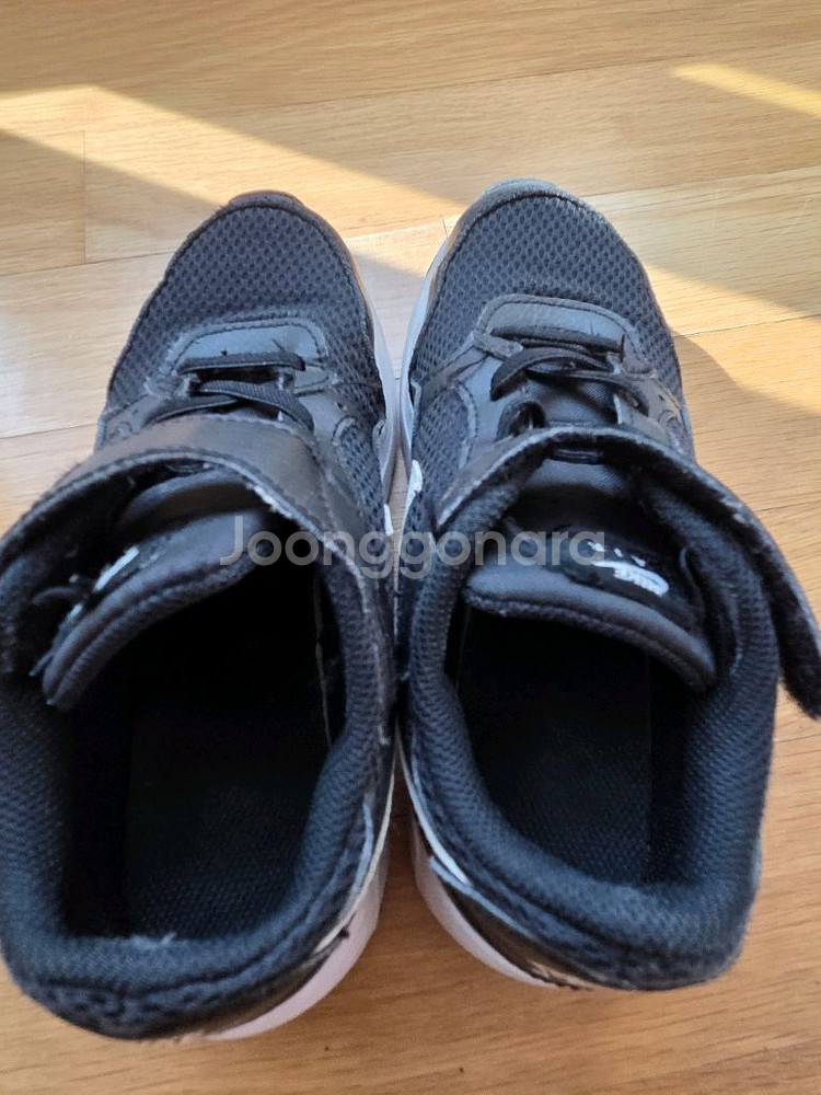 나이키 키즈 에어맥스 운동화 220사이즈.--2