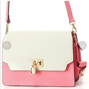 사만사타바사 숄더백 팝니다