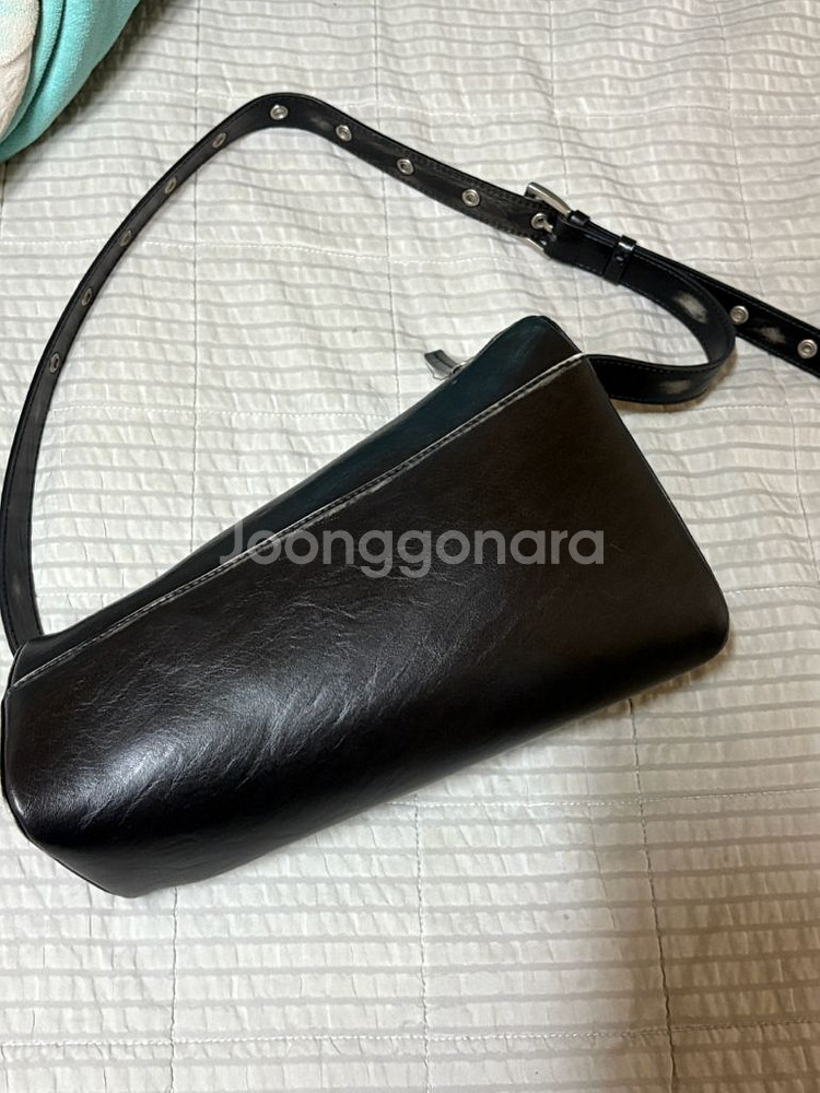 마뗑킴 더티워싱 레더 숄더백 가방--2