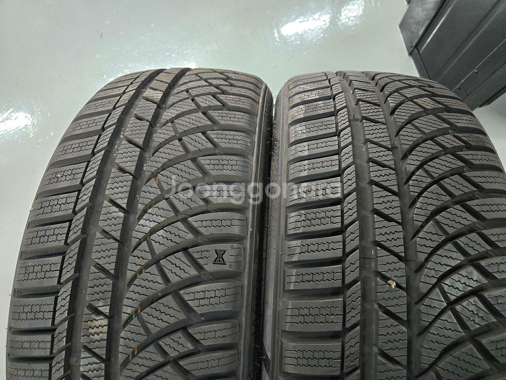 중고타이어 215 45 18 판매합니다. 금호 윈터타이어 wp72--0