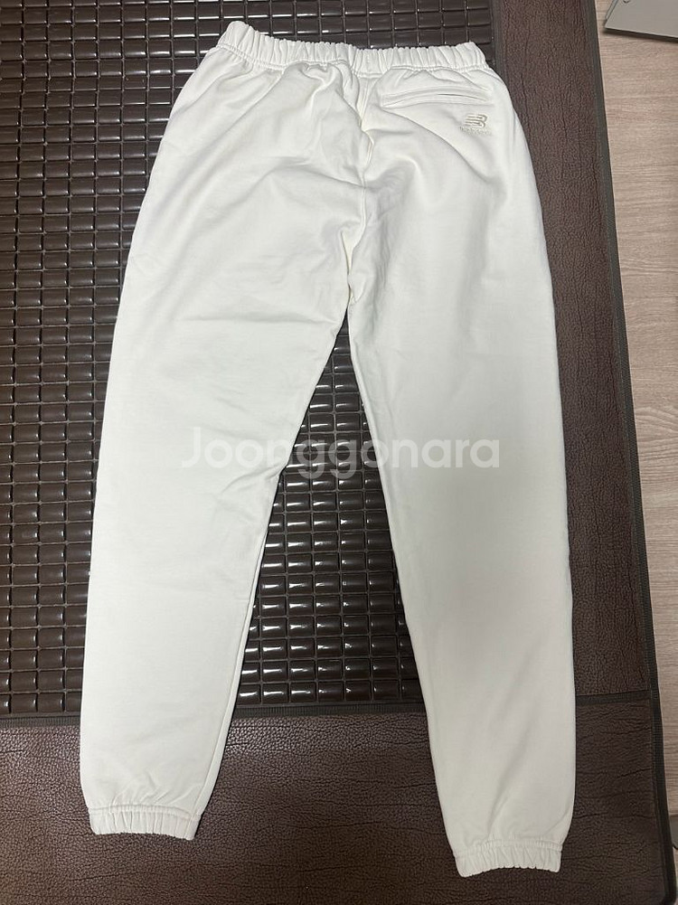 뉴발란스 래귤러 핏 조거 팬츠--1
