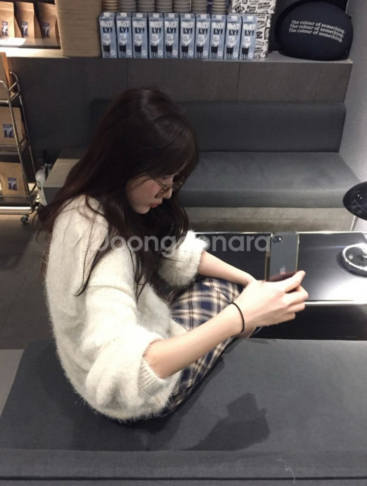 (새상품)하우유 마요 루즈 니트--2