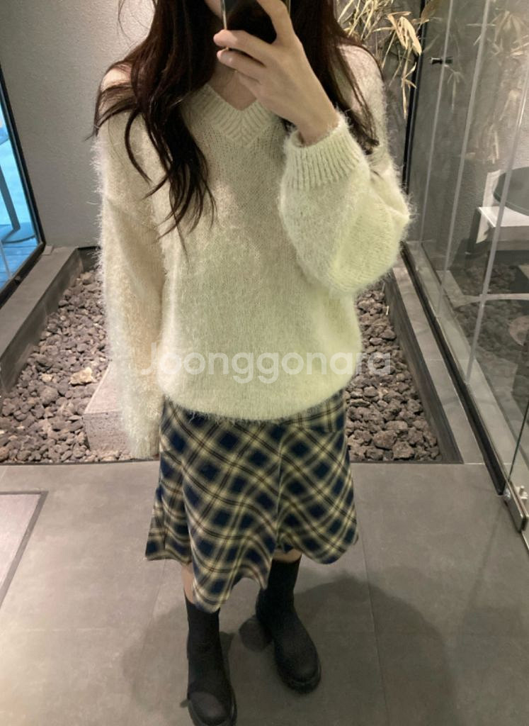 (새상품)하우유 마요 루즈 니트--1