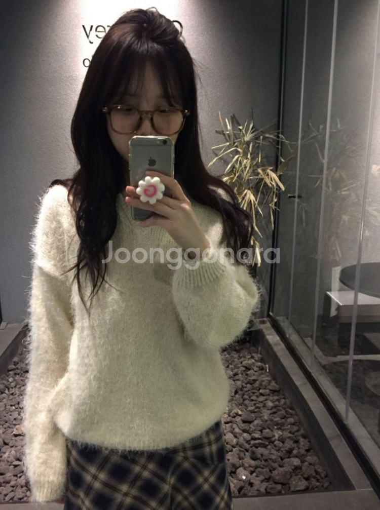 (새상품)하우유 마요 루즈 니트--0