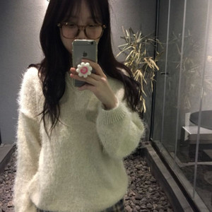 (새상품)하우유 마요 루즈 니트