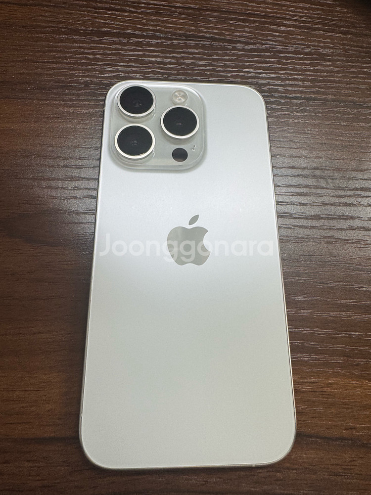 아이폰 15 프로 화이트 티타늄 256 자급제 판매합니다--0