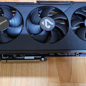 기가바이트 라데온 RX9070 그래픽카드 판매합니다