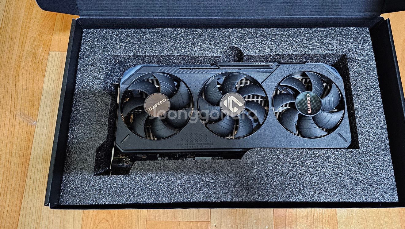 기가바이트 라데온 RX9070 그래픽카드 판매합니다--1