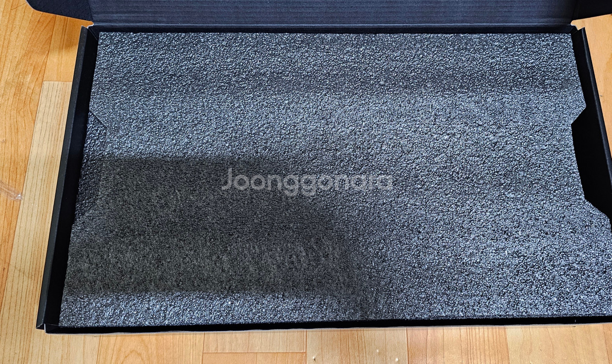 기가바이트 라데온 RX9070 그래픽카드 판매합니다--2