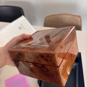 브레게 라 트래디션 GMT/40mm/7067/BB 화이트골드모델 팝니다.