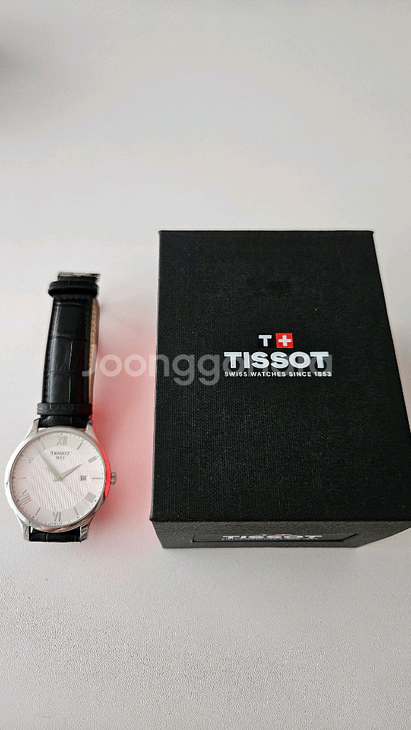 티쏘 쿼츠 드레스워치. 상태 좋음. 박스 있음.--0