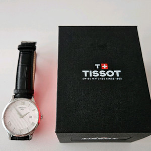 티쏘 쿼츠 드레스워치. 상태 좋음. 박스 있음.