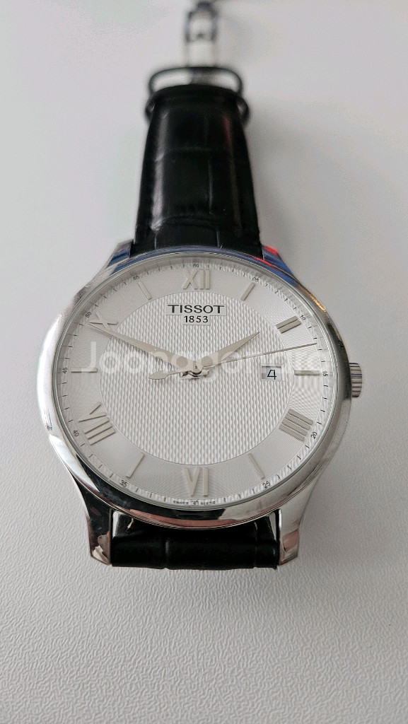 티쏘 쿼츠 드레스워치. 상태 좋음. 박스 있음.--1