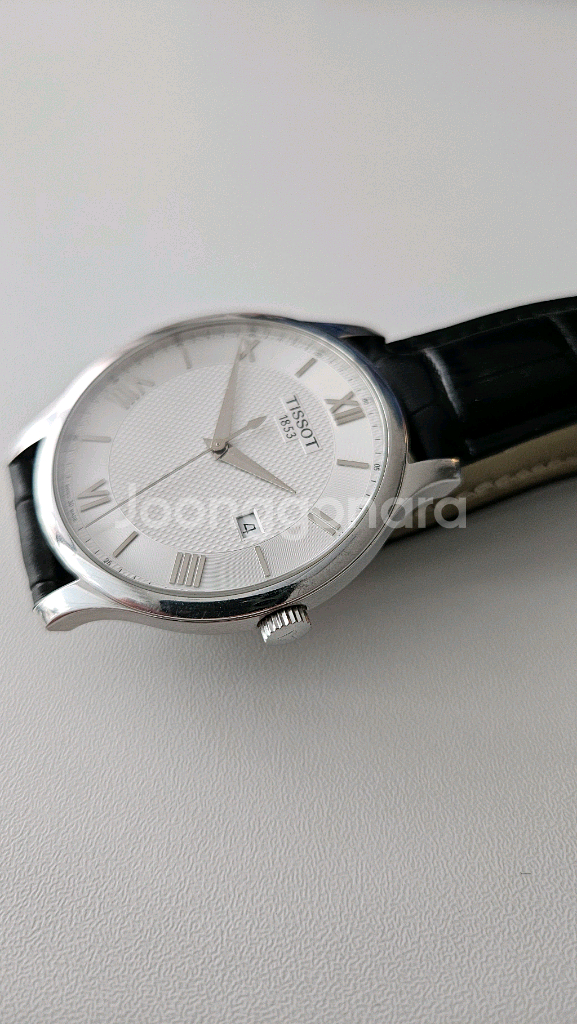 티쏘 쿼츠 드레스워치. 상태 좋음. 박스 있음.--2