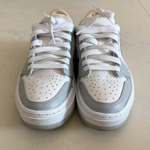 나이키 에어 조던 1 엘리베이트 로우 팝니다 (사이즈 235)