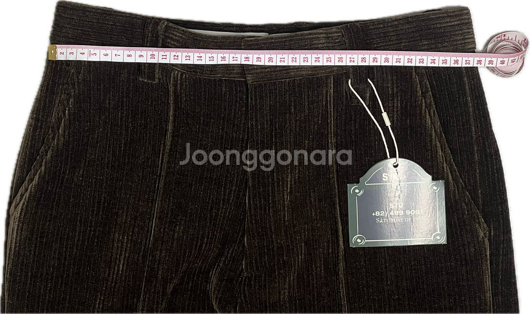 [S]STU 22FW 플레어 코듀로이 팬츠 브라운 룩북 모델용 샘플추정--4