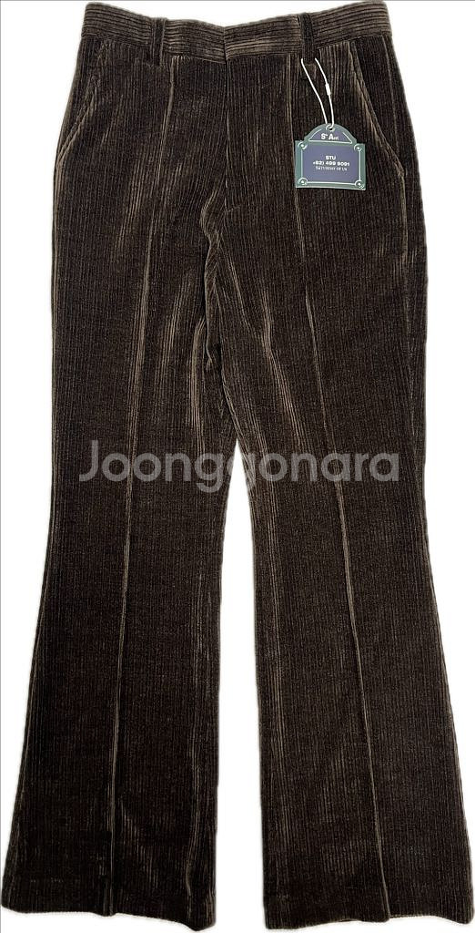 [S]STU 22FW 플레어 코듀로이 팬츠 브라운 룩북 모델용 샘플추정--1