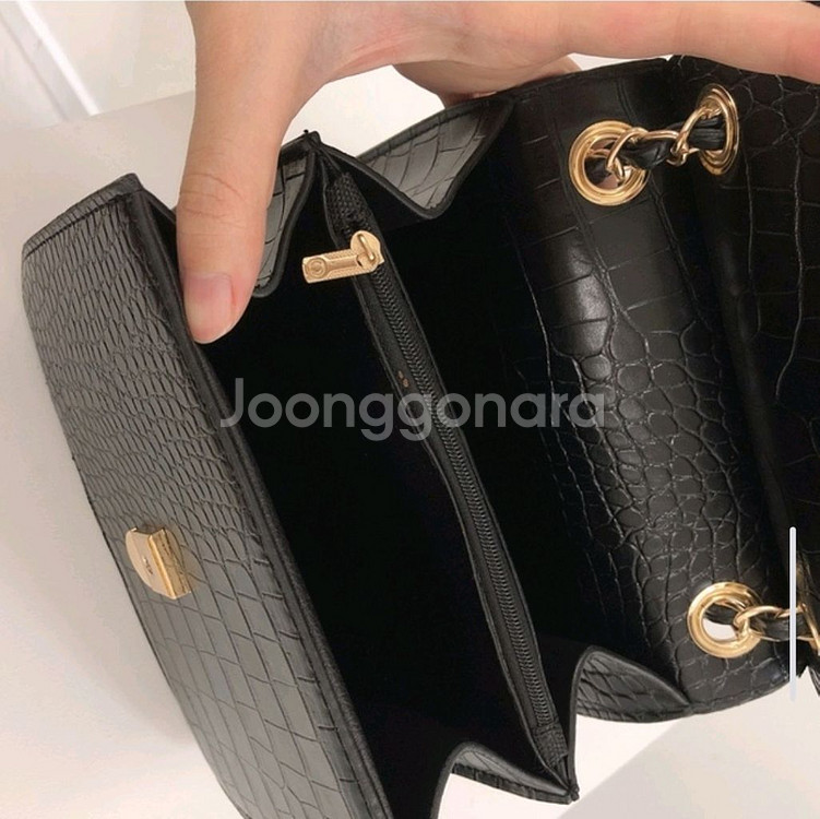 블랙 크로커 체인 미니 크로스백--1