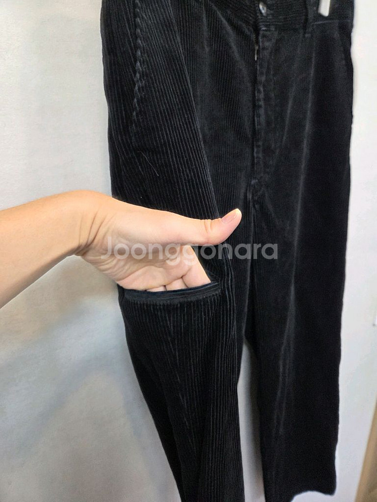 유니클로 u 와이드 코듀로이 팬츠 블랙 대략 32--2