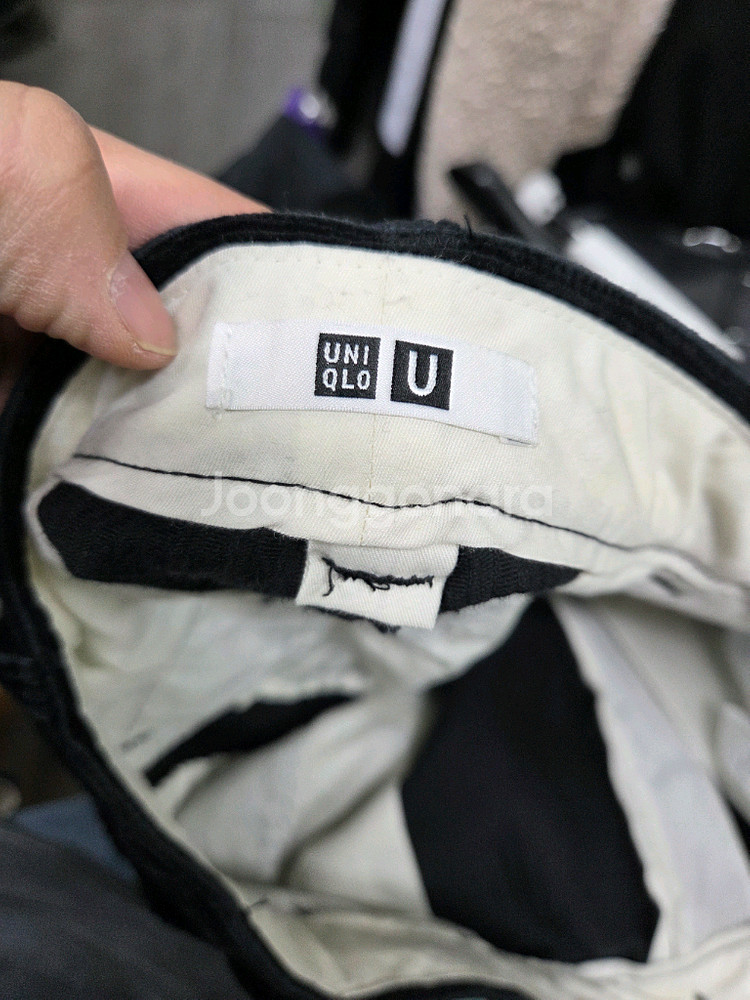 유니클로 u 와이드 코듀로이 팬츠 블랙 대략 32--4