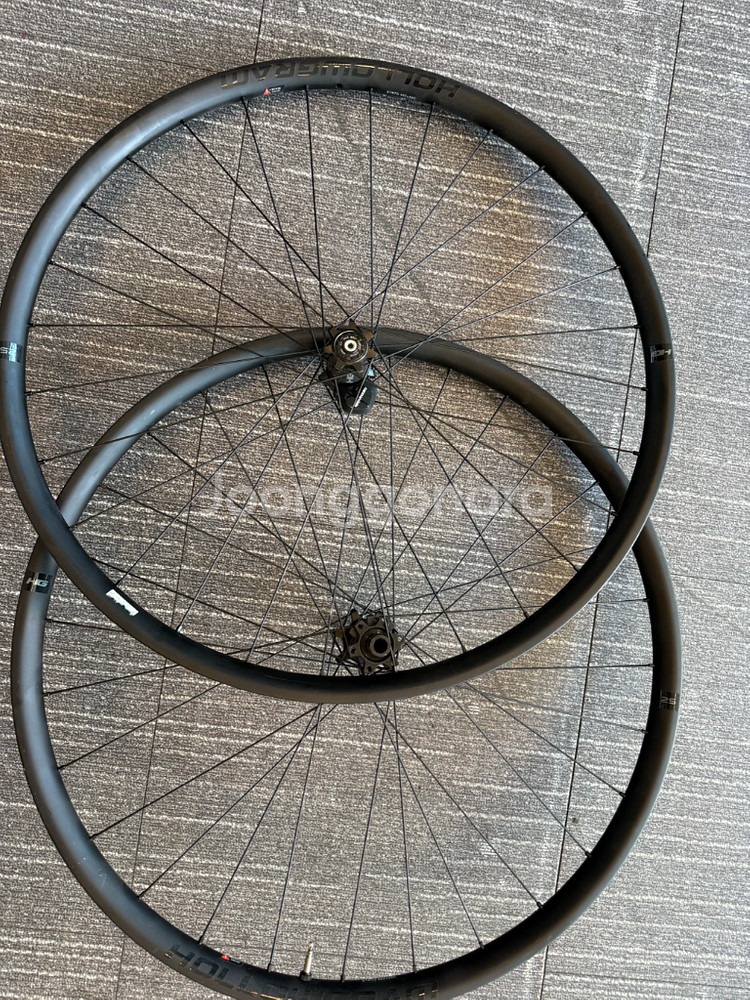 캐논데일 래프티용 순정 할로우그램 29인치 카본휠셋 (시마노12단)--3