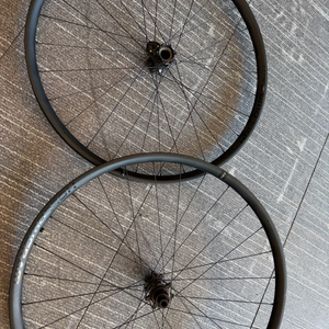 캐논데일 래프티용 순정 할로우그램 29인치 카본휠셋 (시마노12단)