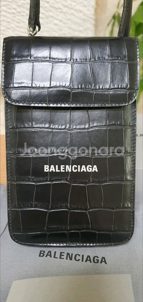 발렌시아가 폰홀더백/크로스백 정품S급(감정O)구찌프라다루이비통디올고야드샤넬셀린느보테가생로랑--1