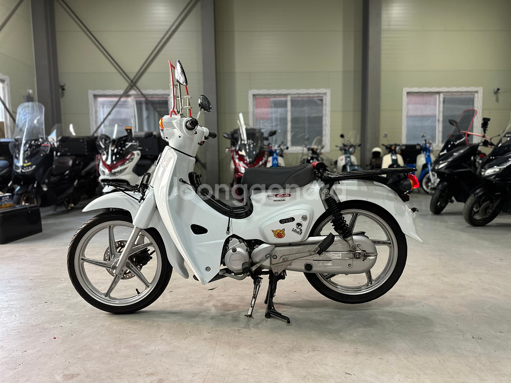 23년식 슈퍼커브110 16@@@km 깔끔한 차량 판매합니다.--4