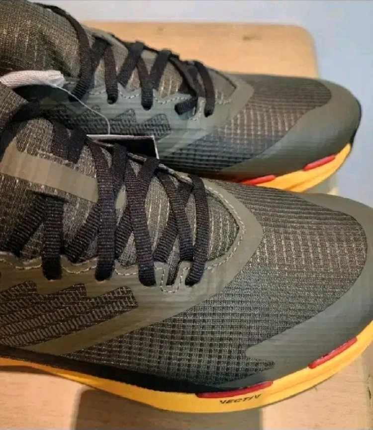 노스페이스 맨즈 벡티브 트레일 러닝화 각 255mm, 265mm 카키컬러 새제품--5