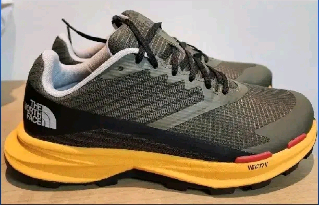 노스페이스 맨즈 벡티브 트레일 러닝화 각 255mm, 265mm 카키컬러 새제품--3