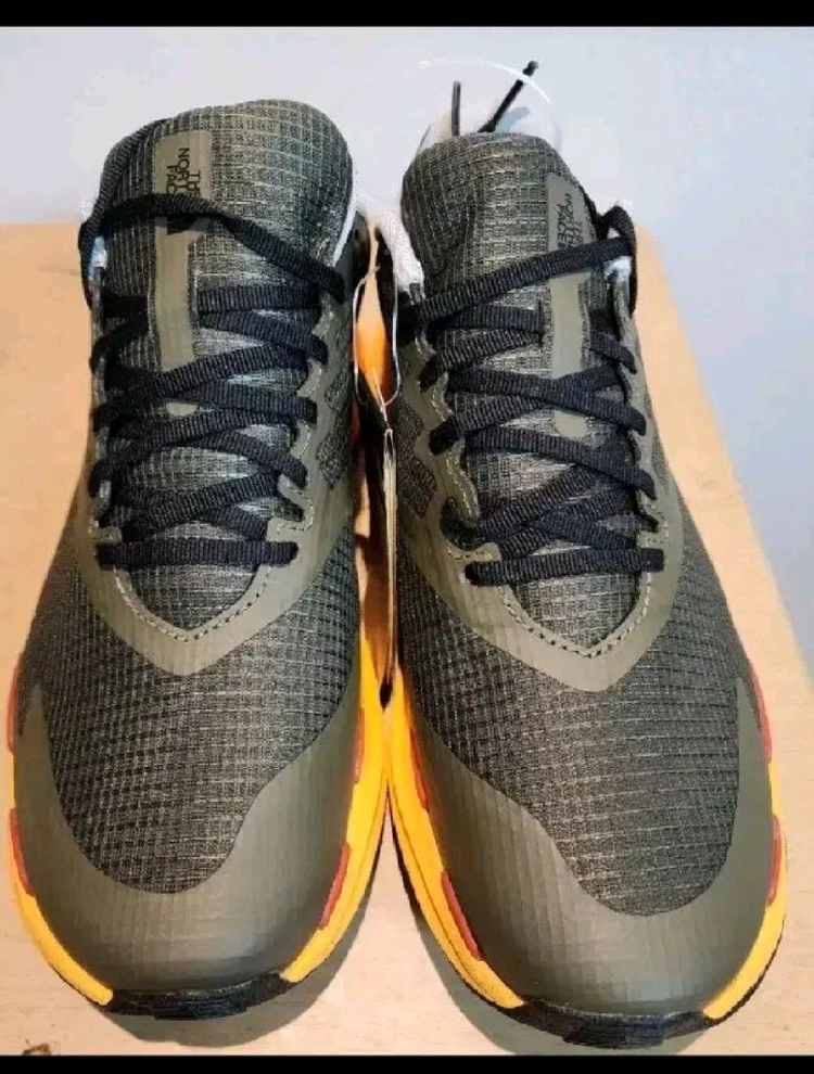 노스페이스 맨즈 벡티브 트레일 러닝화 각 255mm, 265mm 카키컬러 새제품--2