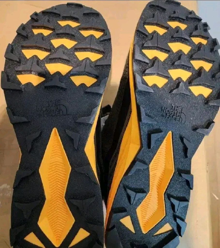 노스페이스 맨즈 벡티브 트레일 러닝화 각 255mm, 265mm 카키컬러 새제품--7