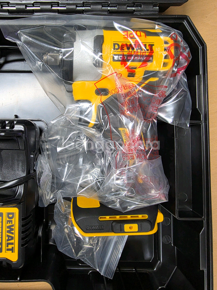 디월트 DCF911P2T 임팩렌치 새제품--2