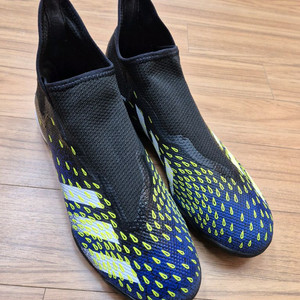 아디다스 프레데터 축구화