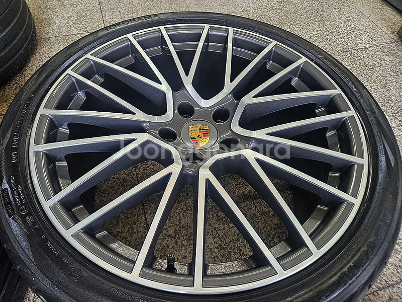 [판매] 포르쉐 9Y0 카이엔쿠페터보 정품 22인치 휠 타이어 셋트--4