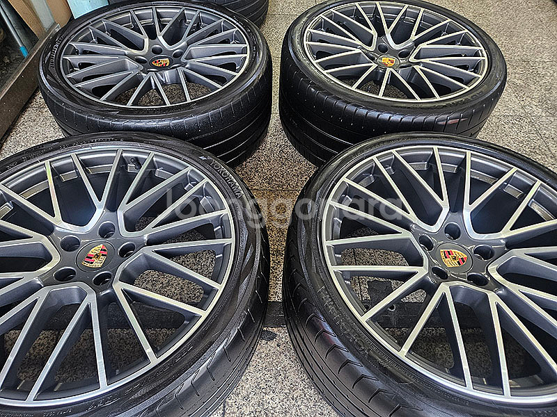 [판매] 포르쉐 9Y0 카이엔쿠페터보 정품 22인치 휠 타이어 셋트--1