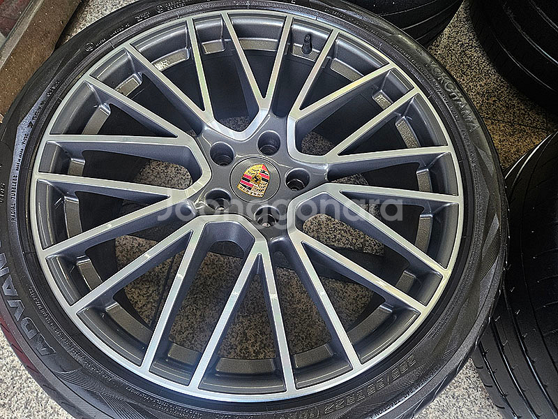 [판매] 포르쉐 9Y0 카이엔쿠페터보 정품 22인치 휠 타이어 셋트--2