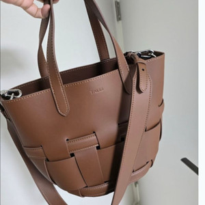 탈리 뮤트 메쉬 토트백 카멜