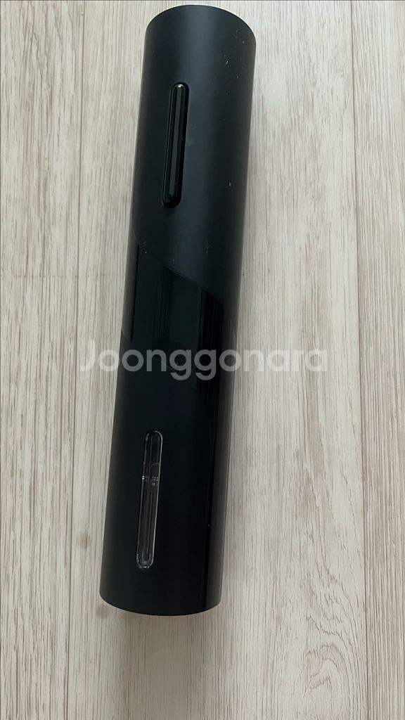 Unitec 전동 와인 오프너 건전지 네개 포함색상은 블랙이고, 작동을 위해 AA 건전지로 작동하며 현재 사용 가능--0