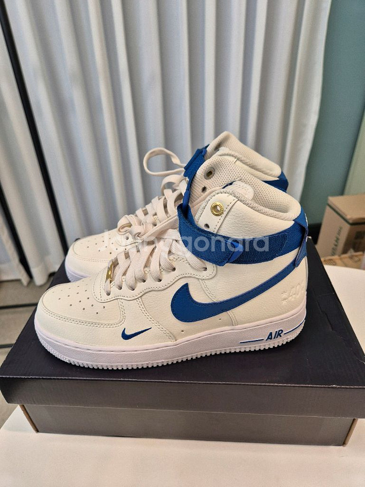 나이키 에어포스 우먼 하이 새상품. 250--0