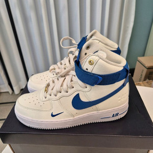 나이키 에어포스 우먼 하이 새상품. 250