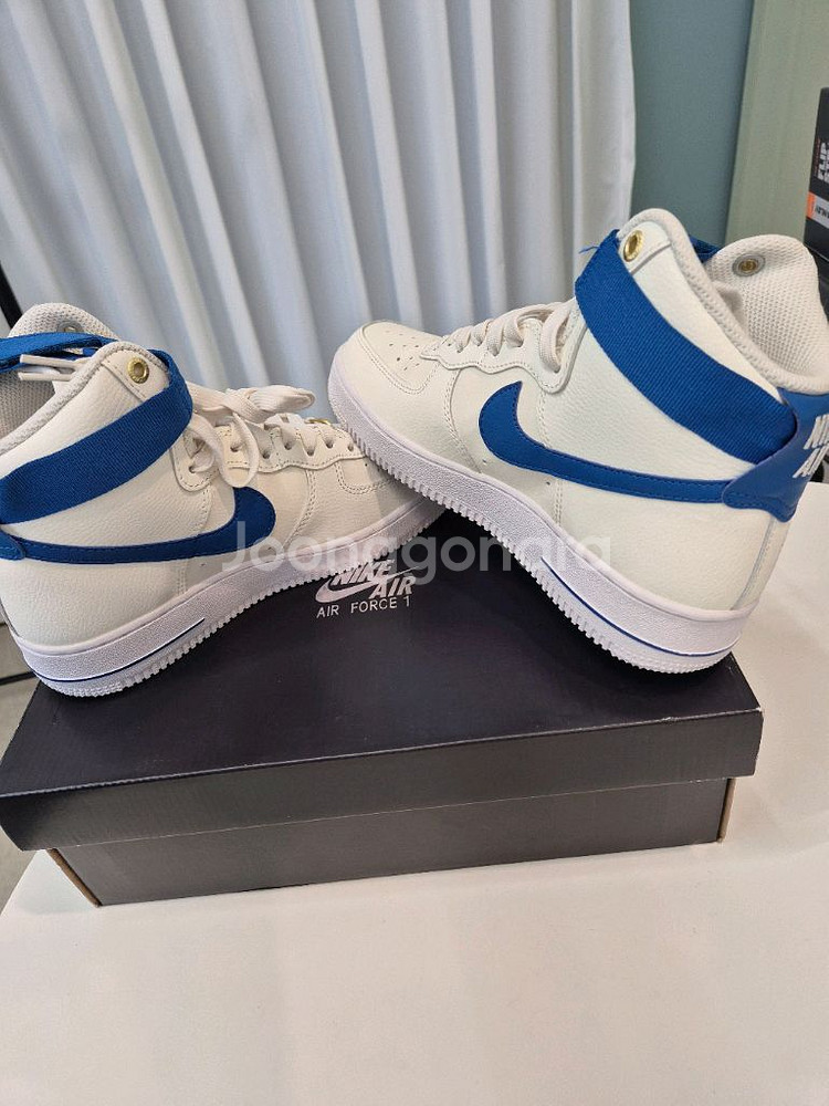 나이키 에어포스 우먼 하이 새상품. 250--2