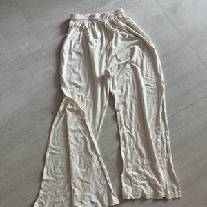 부디무드라 화이트팬츠