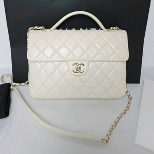 샤넬 카프스킨 핸들 크로스백