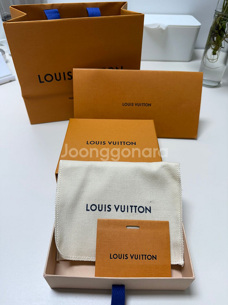 루이비통 슬렌더 모노그램 이클립스 반지갑--1