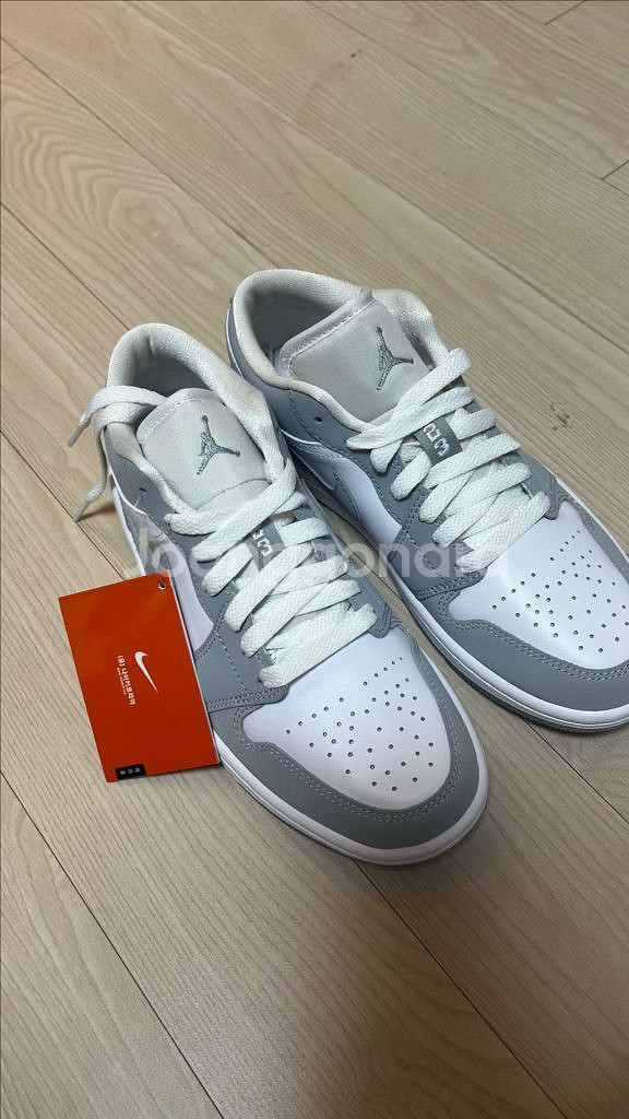 나이키 조던 1 로우 울프그레이 팝니다 240사이즈--1
